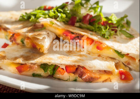 Speck Käse Quesadilla Stockfoto