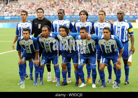 Mitglieder der Gruppe der Honduras nationale Männer Fußballmannschaft Pose vor konkurrierenden mit Südkoreas Spieler an einer Gruppe D Match der Mens Soc Stockfoto