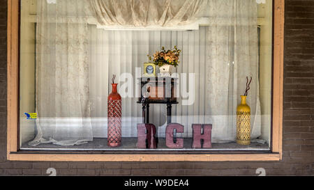 Schaufenster mit spärlichen Display, Hondo Texas, USA Stockfoto