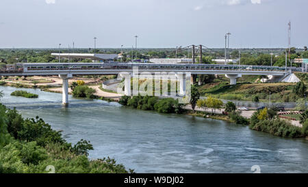 Fuß und Auto Brücke. Starr County internationale Brücke, Roma, Texas, USA Stockfoto