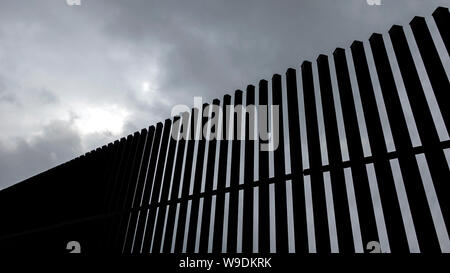 Ein Teil der hohen Stahl Grenzmauer, Brownsville, Texas, USA. Stockfoto