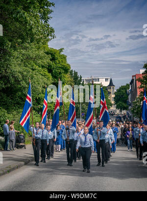 Die isländischen Pfadfinder, die an den Feierlichkeiten der Tag der Unabhängigkeit, Juni 17, Reykjavik, Island Stockfoto