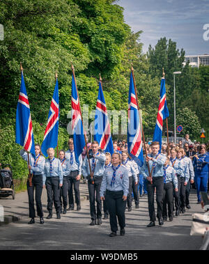 Die isländischen Pfadfinder, die an den Feierlichkeiten der Tag der Unabhängigkeit, Juni 17, Reykjavik, Island Stockfoto