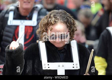 Kennzeichnung der Beginn der Brighton Festival 2019, das Children's Parade Thema ist in diesem Jahr Märchen aus der ganzen Welt Stockfoto