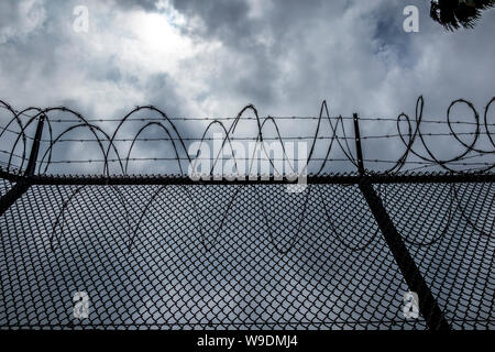 Sicherheit Grenz zaun mit Stacheldraht, Brownsville, Texas, USA Stockfoto