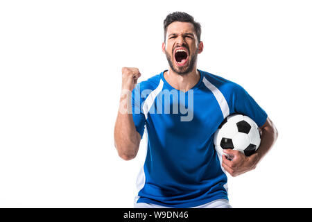 Aufgeregt Fussball Spieler mit Ball und geballten Hand isoliert Kreischen auf Weiß Stockfoto