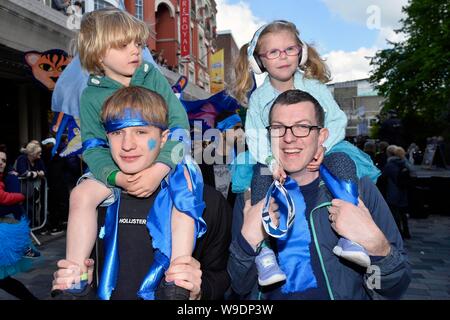 Kennzeichnung der Beginn der Brighton Festival 2019, das Children's Parade Thema ist in diesem Jahr Märchen aus der ganzen Welt Stockfoto