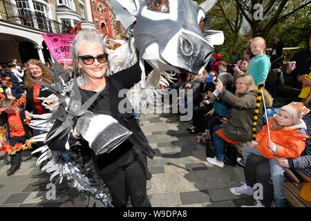 Kennzeichnung der Beginn der Brighton Festival 2019, das Children's Parade Thema ist in diesem Jahr Märchen aus der ganzen Welt Stockfoto