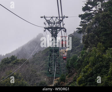 Nagoya, Japan - Mar 16, 2018. Blick auf das Tal von der Seilbahn zum Berg Gozaisho in Nagoya, Japan. Stockfoto