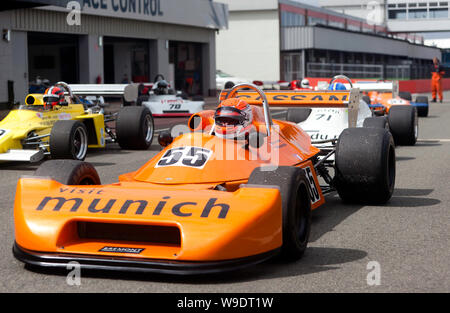 Stephen Futter Fahren seines 1978, Ralt RT1, die nationalen Pit Lane das Qualifying für die hscc Historische Formel 2 Autos zu verbinden Stockfoto