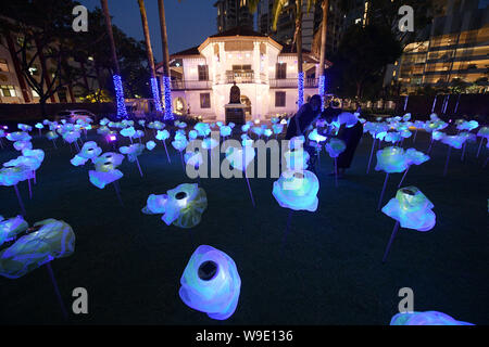 Singapur. 13 Aug, 2019. Singaporean artist Lee Yun's Qin kunst Installation bin oonflowers der Mid-Autumn' ist auf Anzeige an der Sun Yat Sen Nanyang Memorial Hall im Rahmen der bevorstehenden Mondfest feiern in Singapur am 13.08.2019. Credit: Dann Chih Wey/Xinhua/Alamy leben Nachrichten Stockfoto