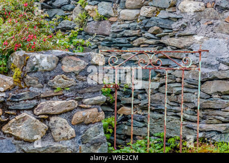 Nahaufnahme der Steinmauer in West Irland Stockfoto