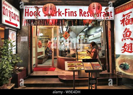 BANGKOK, THAILAND - 21. Dezember 2013: Shark Fin Spezialist Restaurant in Bangkok. Patpong ist der Bangkok Entertainment District. Bangkok ist thailan Stockfoto