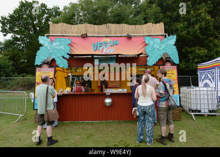 Essen, Catering, veganes Essen im Freien Festival abgewürgt. Stockfoto