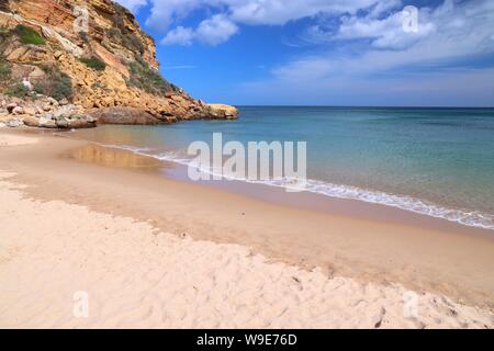 Portugal Atlantik Küste Landschaft in der Region Algarve. Burgau Sandstrand. Stockfoto