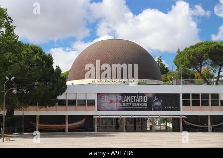 Lissabon, Portugal - Juni 5, 2018: Planetarium der Calouste Gulbenkian in Lissabon, Portugal. Lissabon ist das 11.-bevölkerungsreichste Stadt in der EU (2,8 mi Stockfoto