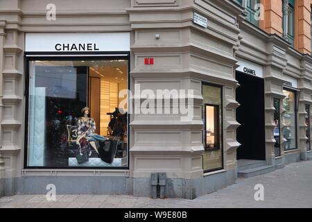 STOCKHOLM, Schweden - 24. AUGUST 2018: Chanel Fashion Store an der Birger Jarlsgatan, Stockholm. Birger Jarlsgatan Street ist die Heimat der meisten exklusiven Shopping Stockfoto