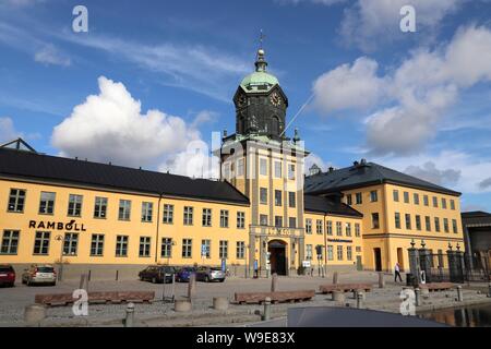 Norrköping, Schweden - 25. AUGUST 2018: Menschen, die ehemaligen industriellen Besuch Gebäude von Holmen Turm in Norrköping, Schweden. Norrköping ist Schwedens 8. größten Stockfoto