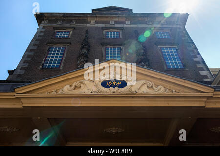 Leiden, Holland - Juli 05, 2019: Fassade der Waage Monument, das im Jahre 1658 erbaute Stockfoto