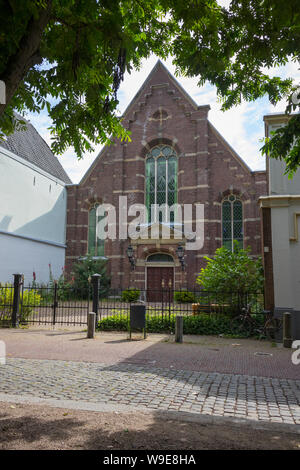 Leiden, Holland - Juli 05, 2019: Fassade des alten evangelischen Kirche am Hooglandse Kerkgracht Stockfoto