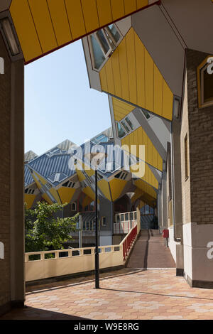 Rotterdam, Holland - Juli 30, 2019: Innovative cube Häuser in Rotterdam, entworfen vom Architekten Piet Blom Stockfoto