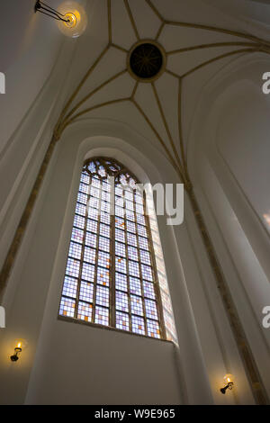 Rotterdam, Holland - Juli 30, 2019: Kirchenfenster in der eingangsturm des Lawrence Kirche Stockfoto