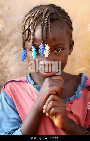 Schöne Mädchen mit schönen Frisur in einem Slum in dem Fischerdorf Jamestown in Accra, Ghana Stockfoto