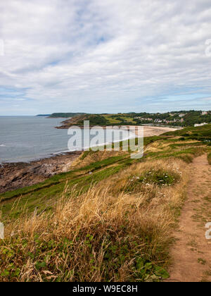 Ein Blick in Richtung Langland Bay von der Küste weg zwischen Rotherslade und Limeslade Bay auf Gower, Wales, Großbritannien Stockfoto