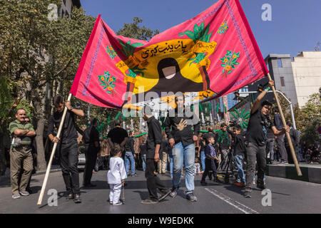 Schiiten auf die Straße, während des heiligen Monats Muharram der Tod des dritten Imam Hussein zu gedenken, die mehr als 1300 Jahren in Kerbela Stockfoto