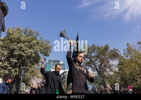 Schiiten auf die Straße, während des heiligen Monats Muharram der Tod des dritten Imam Hussein zu gedenken, die mehr als 1300 Jahren in Kerbela Stockfoto