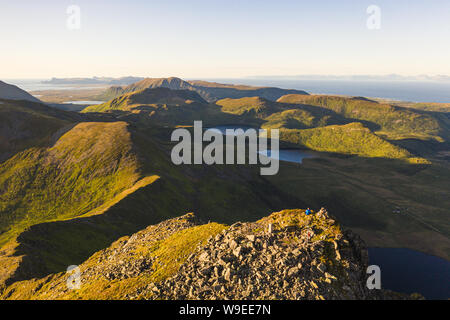 Blick von oben auf Bjørnskinntinden auf Andøy, Norwegen Stockfoto