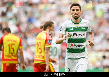 Filip Mladenovic von Lechia Gdansk in Aktion während der Pko Ekstraklasa Liga Match zwischen Lechia Gdansk und Jagiellonia Bialystok. (Endstand; Lechia Gdansk 1:1 Jagiellonia Bialystok) gesehen. Stockfoto