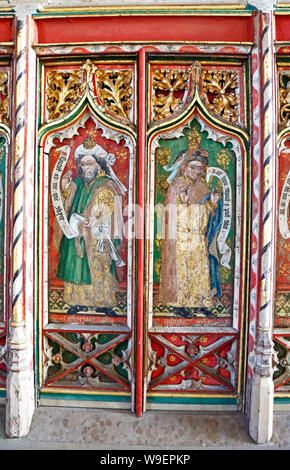 Detail von Panels in der Nordseite Lettner in der Pfarrei Allerheiligen im Thornham, Norfolk, England, Vereinigtes Königreich, Europa. Stockfoto