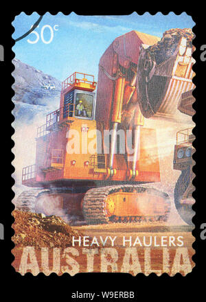 Australien - ca. 2008: Eine australische Briefmarke abgebrochen, schwere Maschinen Bergbau Spediteure, ca. 2008 Stockfoto