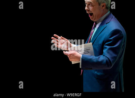 Ein Portrait eines ehemaligen und aktuellen Brexit UKIP-Chef Nigel Farage eine Rede geben Stockfoto