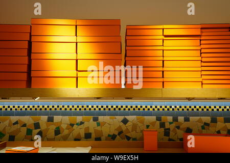 PARIS, Frankreich-22 Jul 2019 - Innenansicht der Hermes luxus Fashion Store im ehemaligen Schwimmbad der Lutetia Hotel in Paris. Stockfoto