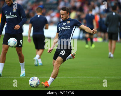 Swansea, Glamorgan, Wales, UK. Am 13. August 2019; Liberty Stadium, Swansea, Glamorgan, Wales; Carabao Schale, Englische Fußball-Liga Cup, Swansea City gegen Northampton Town; Matt Warburton von Northampton Town Triebe im Warm-up, Streng redaktionelle Verwendung. Keine Verwendung mit nicht autorisierten Audio-, Video-, Daten-, Spielpläne, Verein/liga Logos oder "live" Dienstleistungen. On-line-in-Match mit 120 Bildern beschränkt, kein Video-Emulation. Credit: Aktion Plus Sport Bilder/Alamy leben Nachrichten Stockfoto