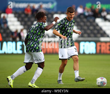 Swansea, Glamorgan, Wales, UK. Am 13. August 2019; Liberty Stadium, Swansea, Glamorgan, Wales; Carabao Schale, Englische Fußball-Liga Cup, Swansea City gegen Northampton Town; Liam Cullen von Swansea City nach dem Aufwärmen vor dem Spiel - Streng redaktionelle Verwendung. Keine Verwendung mit nicht autorisierten Audio-, Video-, Daten-, Spielpläne, Verein/liga Logos oder "live" Dienstleistungen. On-line-in-Match mit 120 Bildern beschränkt, kein Video-Emulation. Credit: Aktion Plus Sport Bilder/Alamy leben Nachrichten Stockfoto