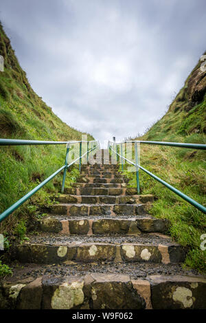 Dunluce Castle an der wunderschönen Küste von Antrim, Co Antrim, Nordirland Stockfoto