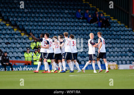 Rochdale, Großbritannien. 13. Aug 2019. Bolton feiern nach Bolton Wanderers Mittelfeldspieler Ronan Darcy die öffnung Ziel während der carabao Pokalspiel zwischen dem Rochdale und Bolton Wanderers an Spotland Stadion, Rochdale am Dienstag, dem 13. August 2019 zählte. Nur die redaktionelle Nutzung, eine Lizenz für die gewerbliche Nutzung erforderlich. Foto darf nur für Zeitung und/oder Zeitschrift redaktionelle Zwecke (Credit: Andy Whitehead | MI Nachrichten) Credit: MI Nachrichten & Sport/Alamy Live-Nachrichten verwendet werden. Stockfoto