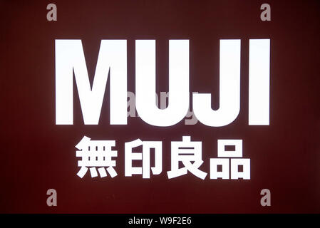 Hongkong, China. 13 Aug, 2019. Japanische multinationale Haushalt und Bekleidung Einzelhandel Firma, Muji, Logo in Hong Kong gesehen. Credit: Budrul Chukrut/SOPA Images/ZUMA Draht/Alamy leben Nachrichten Stockfoto
