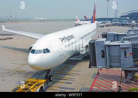 HONG KONG-18 Jul 2019 - Ansicht eines Airbus A330 Flugzeug aus der Philippinischen Fluggesellschaft PAL (PR) an der belebten Hong Kong International Airport (HKG), entfernt Stockfoto