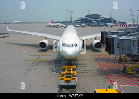 HONG KONG-18 Jul 2019 - Ansicht eines Airbus A330 Flugzeug aus der Philippinischen Fluggesellschaft PAL (PR) an der belebten Hong Kong International Airport (HKG), entfernt Stockfoto