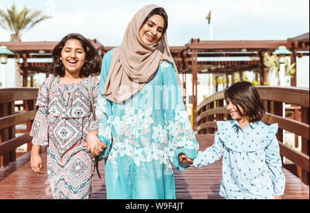 Mutter und Töchter Zeit im Park, in Dubai Stockfoto