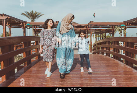 Mutter und Töchter Zeit im Park, in Dubai Stockfoto