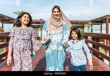 Mutter und Töchter Zeit im Park, in Dubai Stockfoto