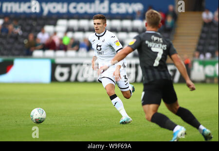 Swansea, Glamorgan, Wales, UK. Am 13. August 2019; Liberty Stadium, Swansea, Glamorgan, Wales; Carabao Schale, Englische Fußball-Liga Cup, Swansea City gegen Northampton Town; Declan Johannes von Swansea City macht den Vorlauf - Streng redaktionelle Verwendung. Keine Verwendung mit nicht autorisierten Audio-, Video-, Daten-, Spielpläne, Verein/liga Logos oder "live" Dienstleistungen. On-line-in-Match mit 120 Bildern beschränkt, kein Video-Emulation. Credit: Aktion Plus Sport Bilder/Alamy leben Nachrichten Stockfoto