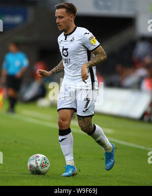 Swansea, Glamorgan, Wales, UK. Am 13. August 2019; Liberty Stadium, Swansea, Glamorgan, Wales; Carabao Schale, Englische Fußball-Liga Cup, Swansea City gegen Northampton Town; Barrie McKay von Swansea City - Streng redaktionelle Verwendung. Keine Verwendung mit nicht autorisierten Audio-, Video-, Daten-, Spielpläne, Verein/liga Logos oder "live" Dienstleistungen. On-line-in-Match mit 120 Bildern beschränkt, kein Video-Emulation. Credit: Aktion Plus Sport Bilder/Alamy leben Nachrichten Stockfoto