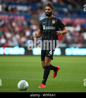 Swansea, Glamorgan, Wales, UK. Am 13. August 2019; Liberty Stadium, Swansea, Glamorgan, Wales; Carabao Schale, Englische Fußball-Liga Cup, Swansea City gegen Northampton Town; Jordanien Turnbull von Northampton Town - Streng redaktionelle Verwendung. Keine Verwendung mit nicht autorisierten Audio-, Video-, Daten-, Spielpläne, Verein/liga Logos oder "live" Dienstleistungen. On-line-in-Match mit 120 Bildern beschränkt, kein Video-Emulation. Credit: Aktion Plus Sport Bilder/Alamy leben Nachrichten Stockfoto