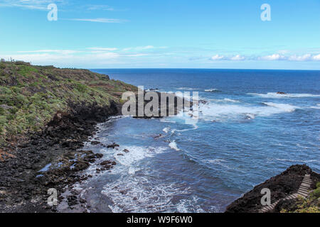 Übersicht an einer Bucht an der Nordküste von Teneriffa mit steinigem Strand Stockfoto